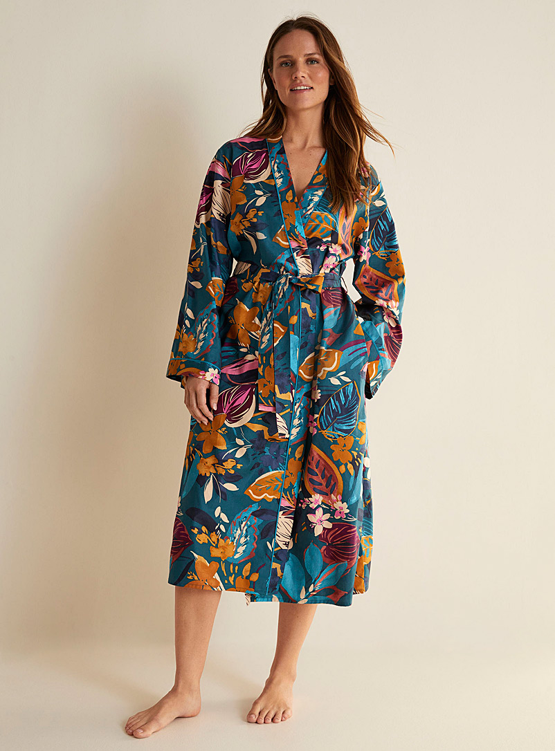 maple-leaf-robe